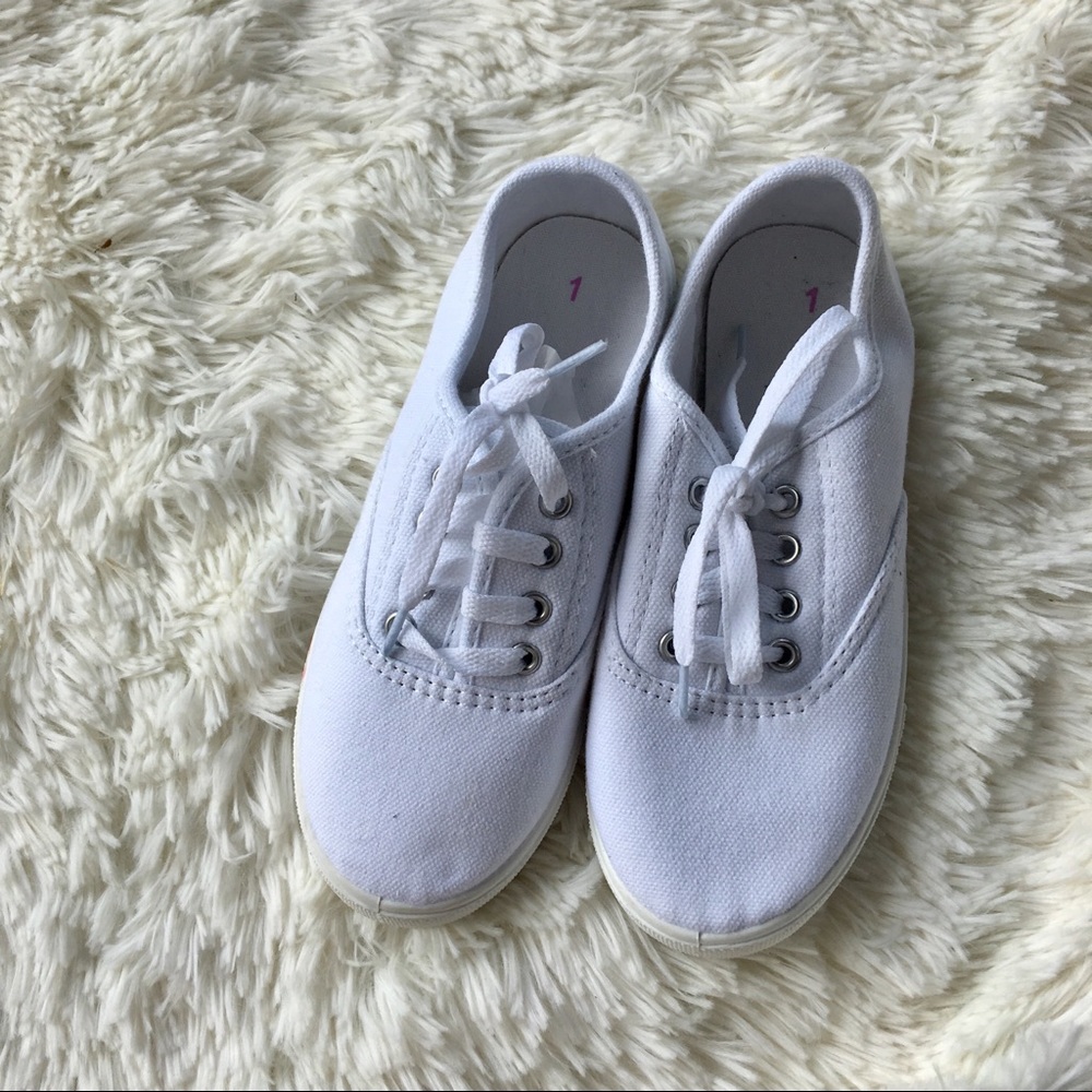 GIRLS WHITE SNEAKERS